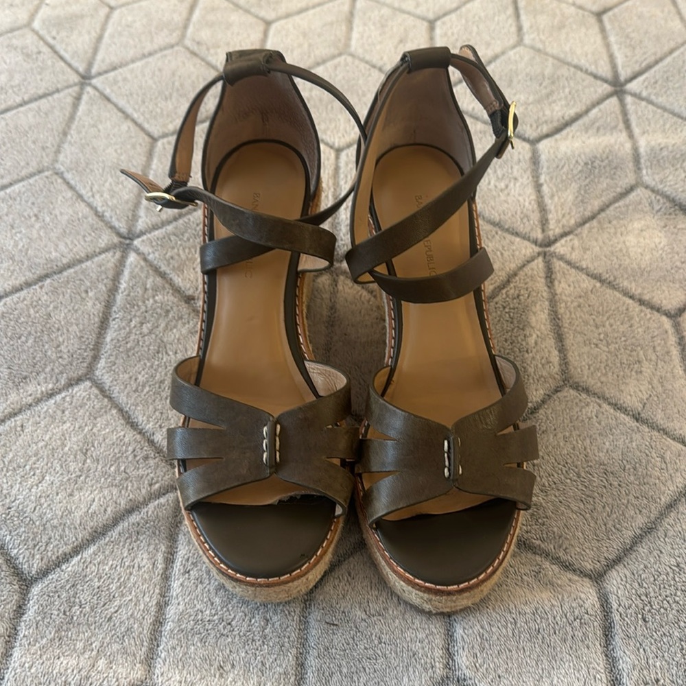 Banana Republic Wedge Sandals Size 8